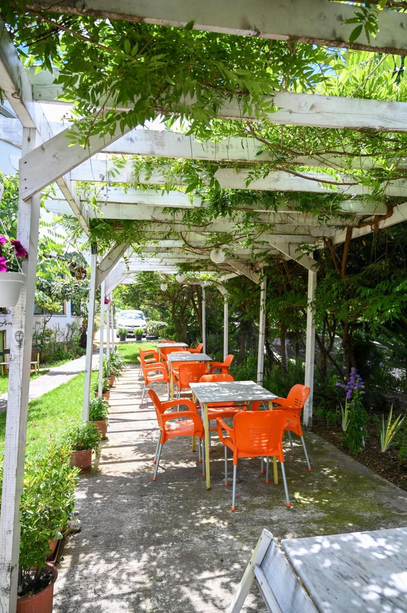 Joni Restaurant Hotel 3*
