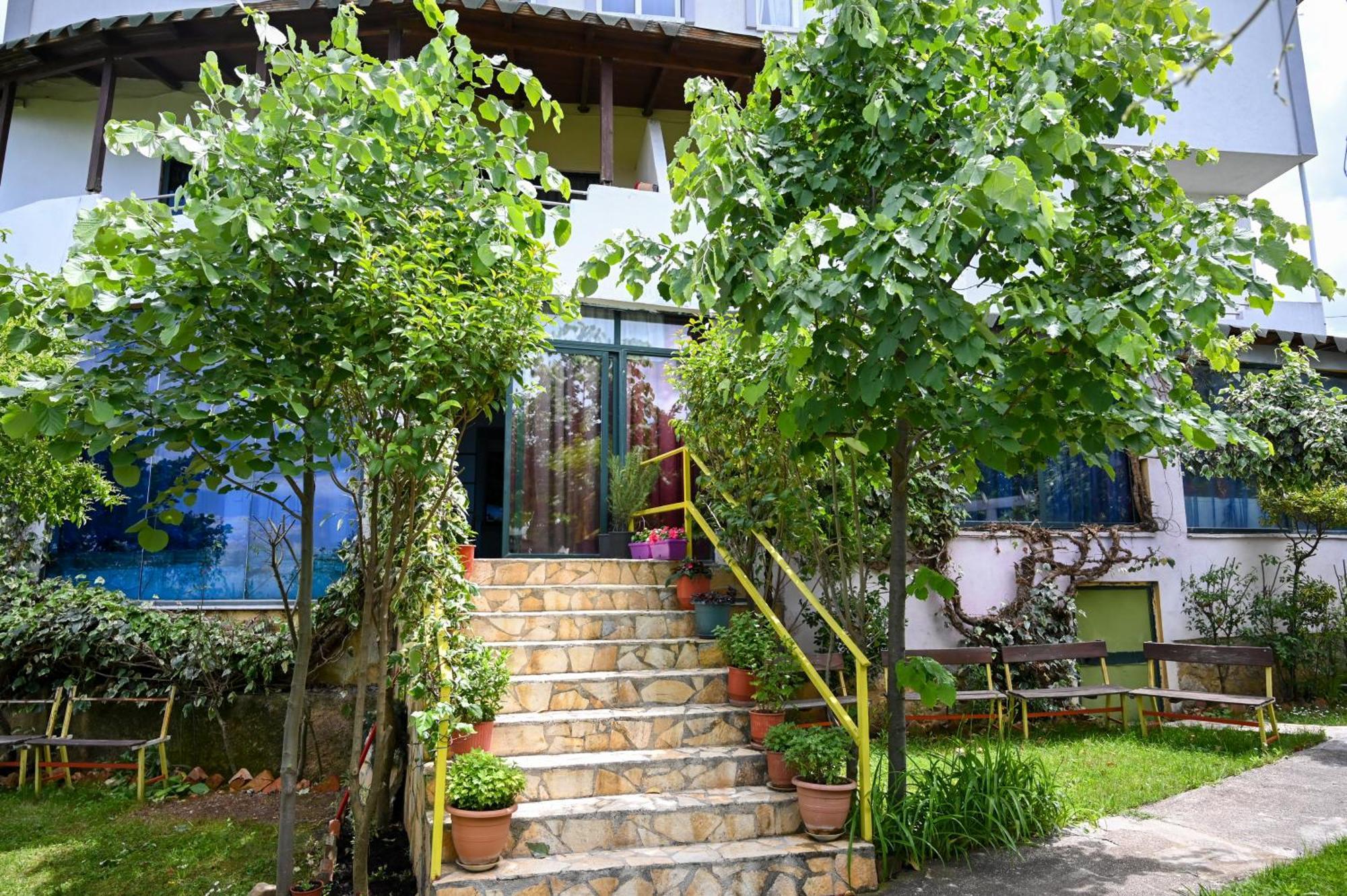 Joni Restaurant Hotel